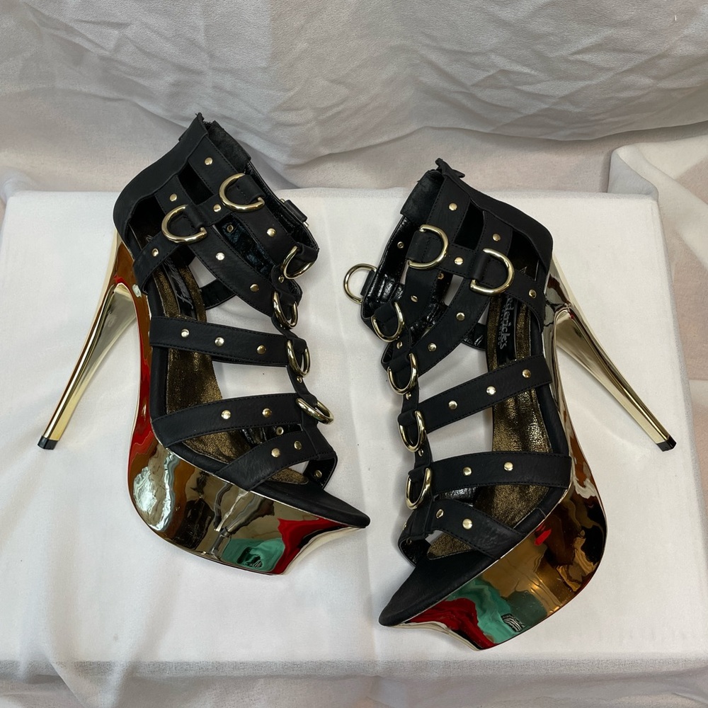 Frederick’s of Hollywood Gold Strappy Heels Size 9